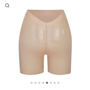 Skims Sheer Sculpt Low Back Short Clay SOLD OUT